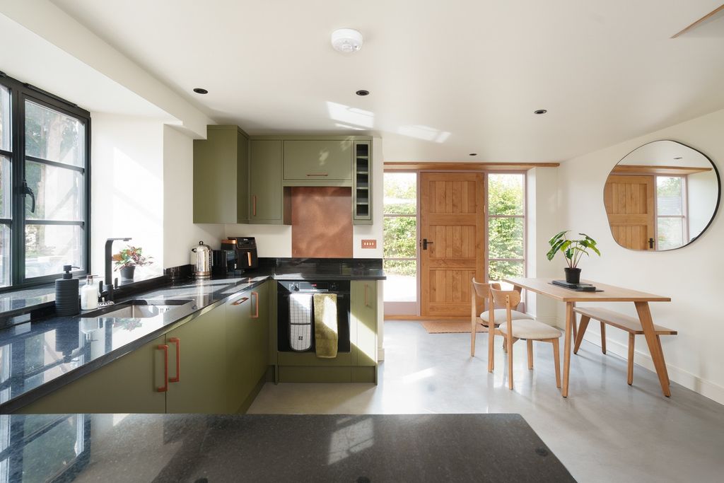 Property photo 1 of 9 5385570