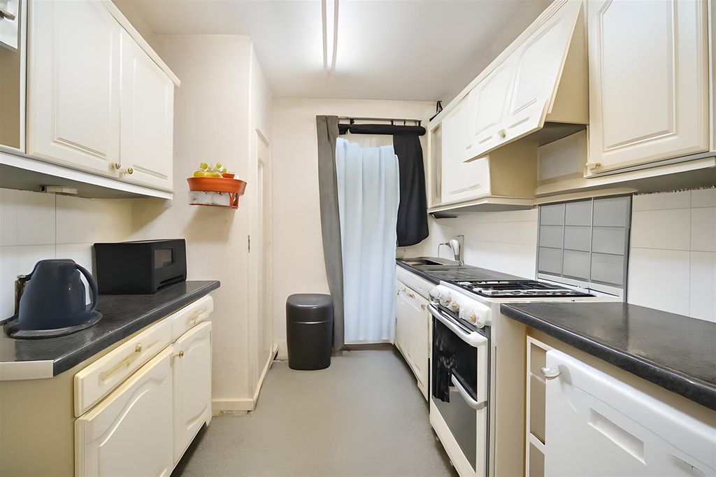 Property photo 3 of 13 1Ecc00E7-d514-48c4-A064-67978988Ed8c.Jpg