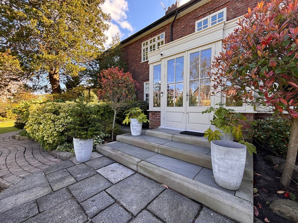 Property photo 2 of 52