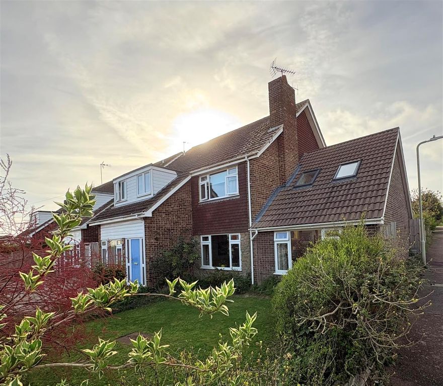 Property photo 1 of 57 33 Gainsbour.Jpg
