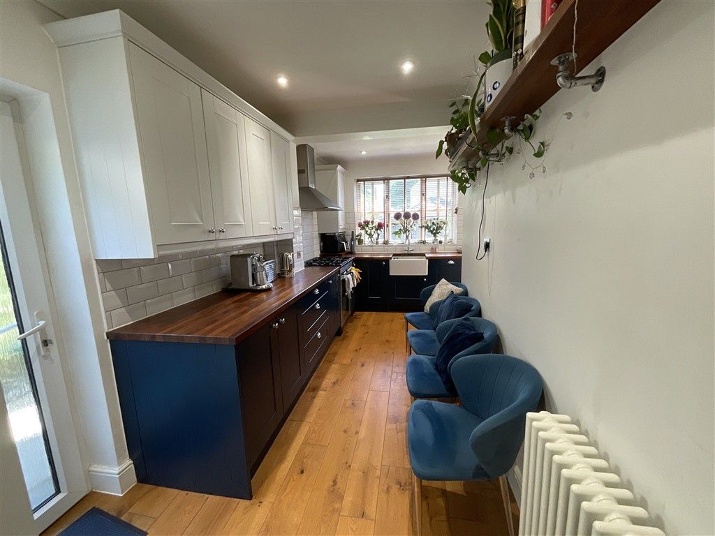 Property photo 2 of 6 Kitchen