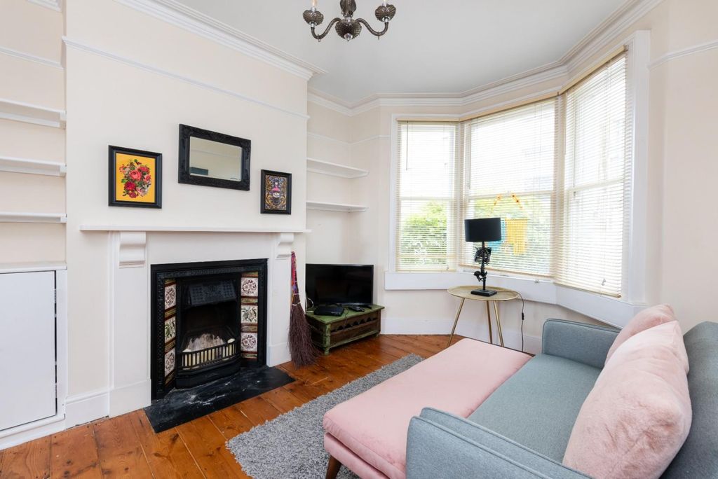 Property photo 2 of 19 6 Frankley Terrace Bath, BA1 6Dp-4.Jpg