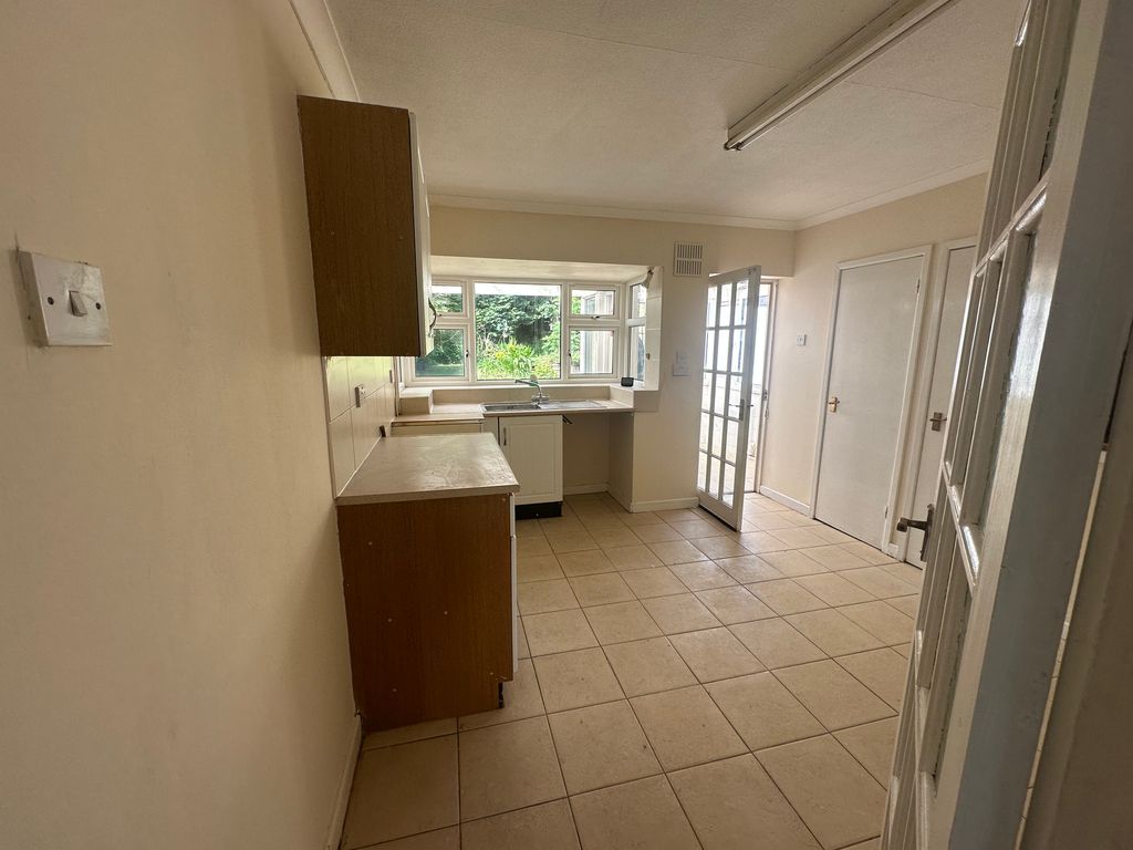 Property photo 2 of 7 Kitchen
