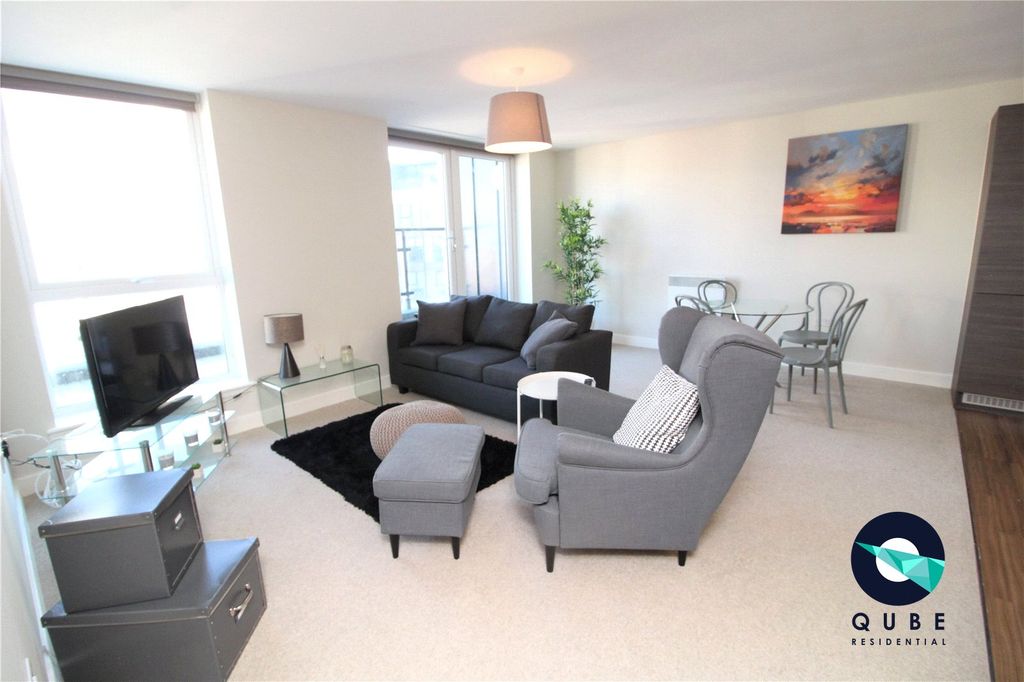 Property photo 1 of 13 Lounge