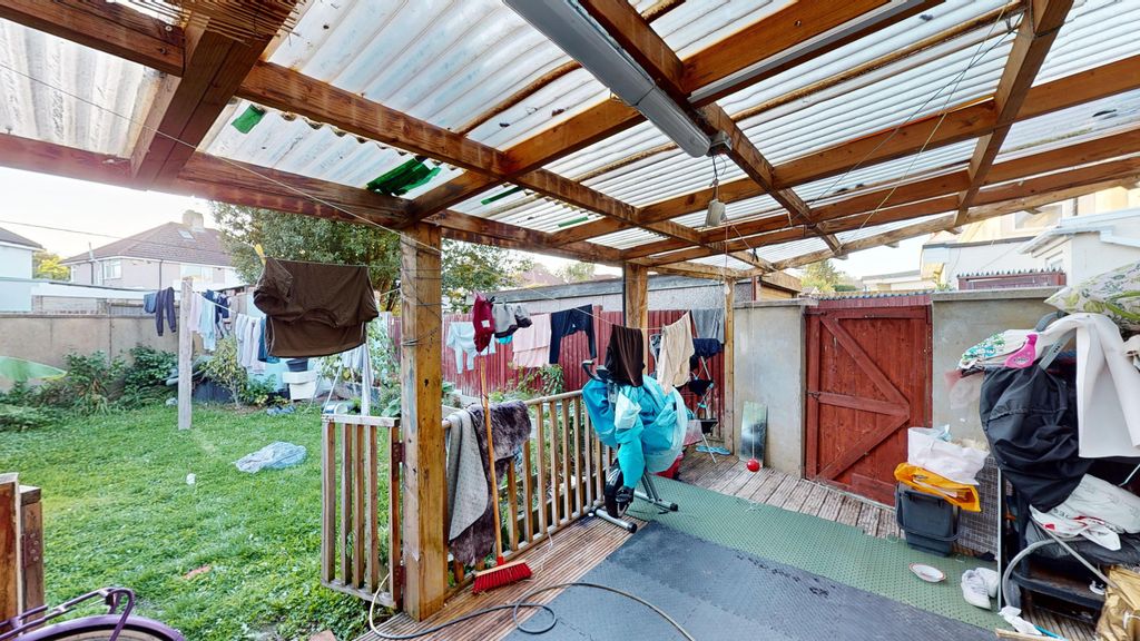 Property photo 2 of 11 Garden