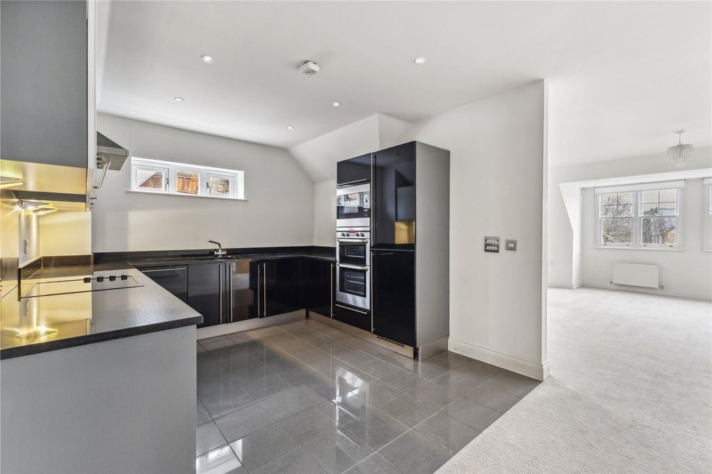 Property photo 2 of 10 Kitchen