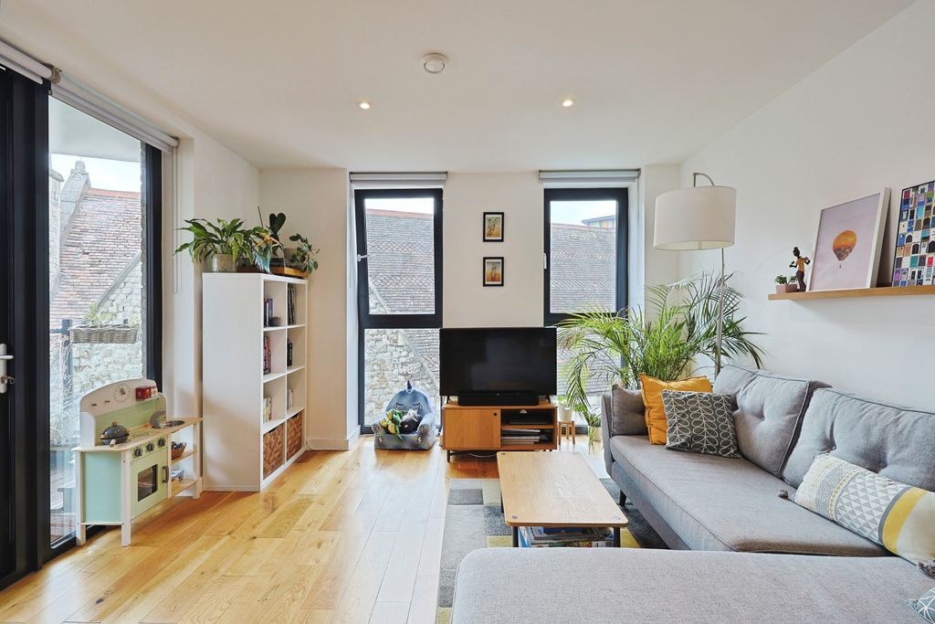 Property photo 1 of 19 Living Room