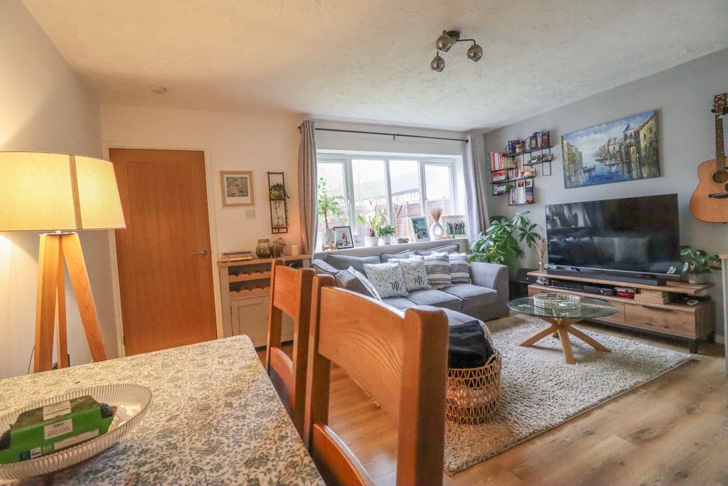 Property photo 3 of 16 4863306