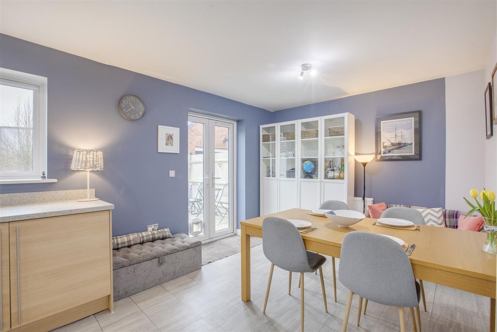 Property photo 3 of 18 Dining Area