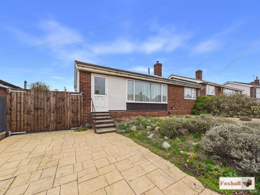 Property photo 1 of 16 Front Garden