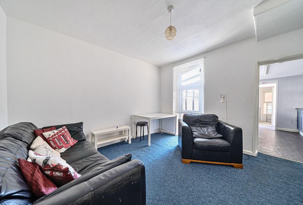 Property photo 3 of 14 Sitting Room