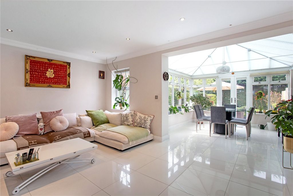 Property photo 3 of 10 Sitting Room