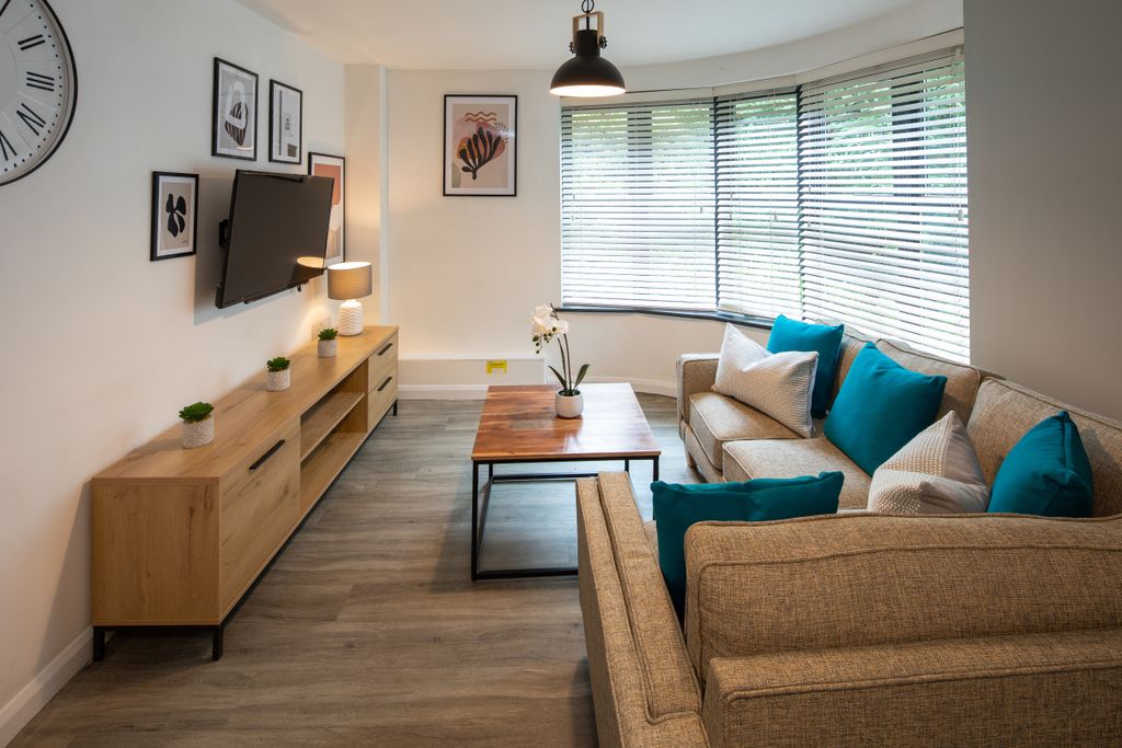 Property photo 1 of 12 Hope Court Flat 1 Living Room 2