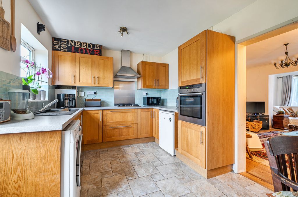 Property photo 3 of 20 1395434-11-694Aaa...