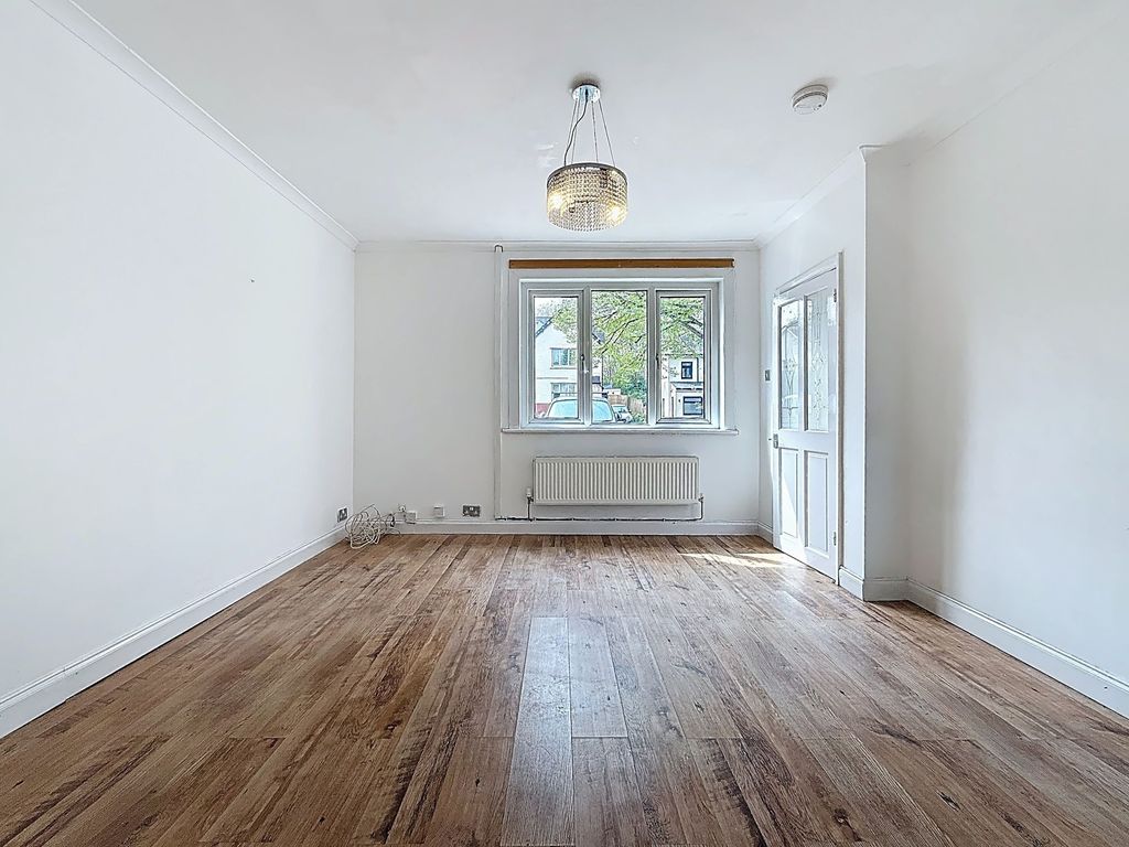 Property photo 3 of 17 Living Room