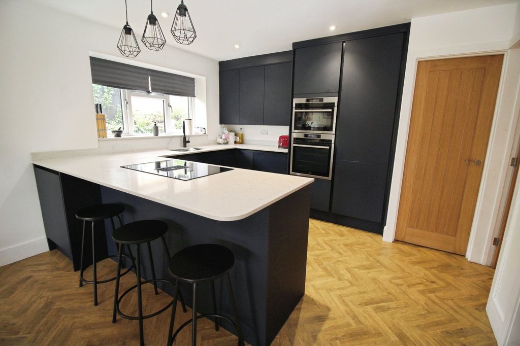 Property photo 2 of 24 Kitchen