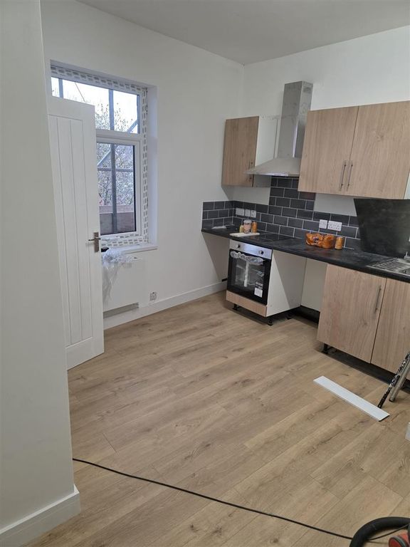 Property photo 3 of 9 Lounge Kitchen