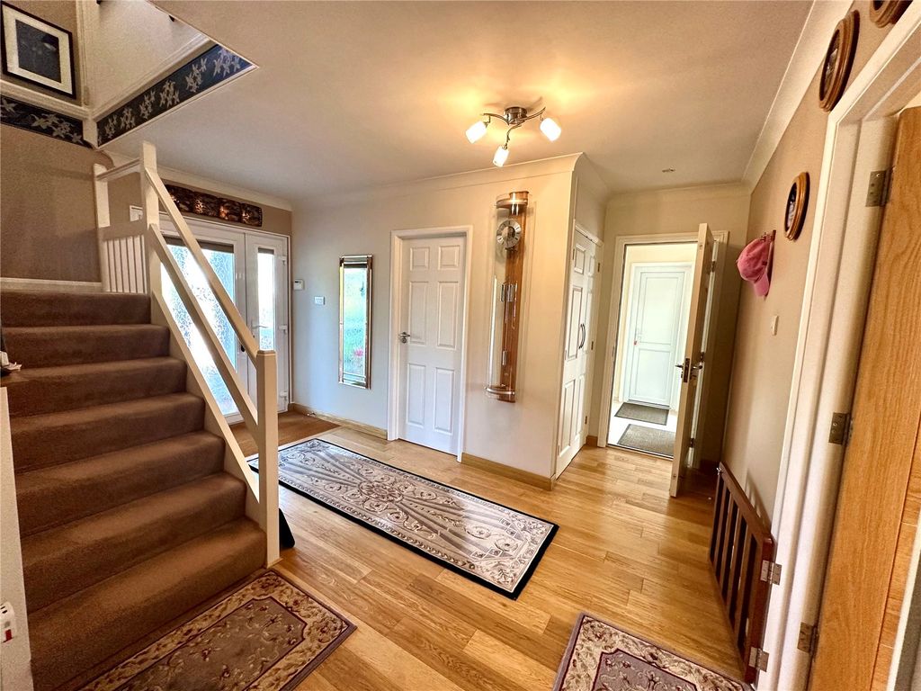 Property photo 2 of 21 Picture No. 15