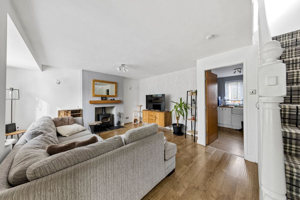 Property photo 2 of 20