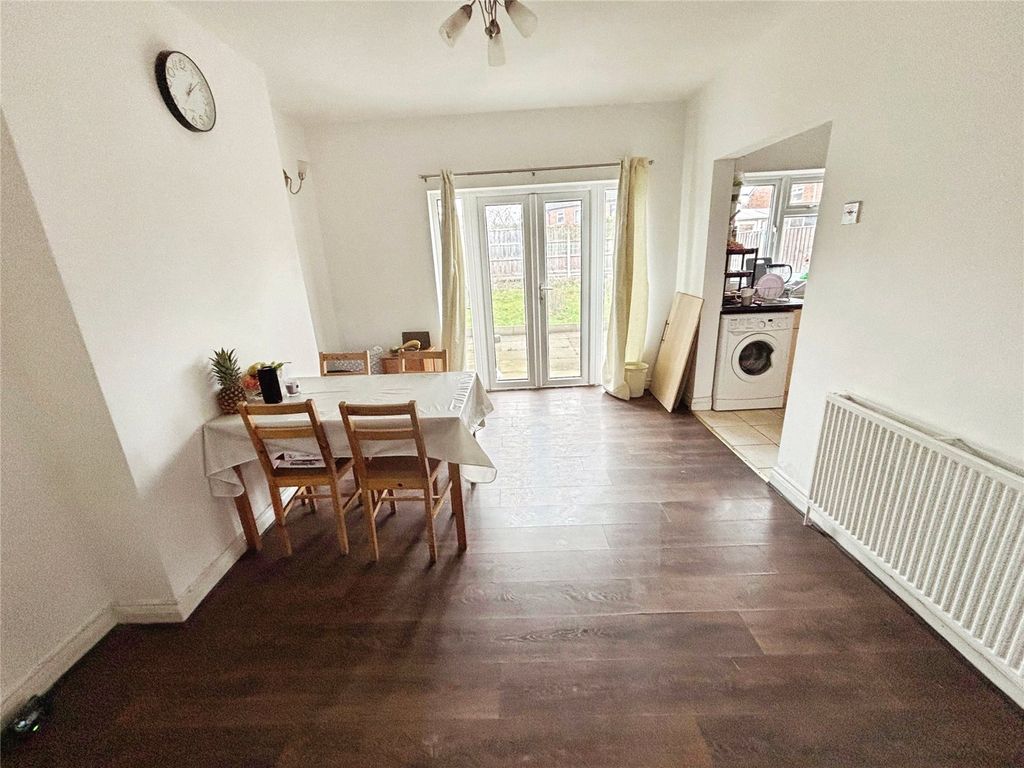 Property photo 3 of 10 Dining Area