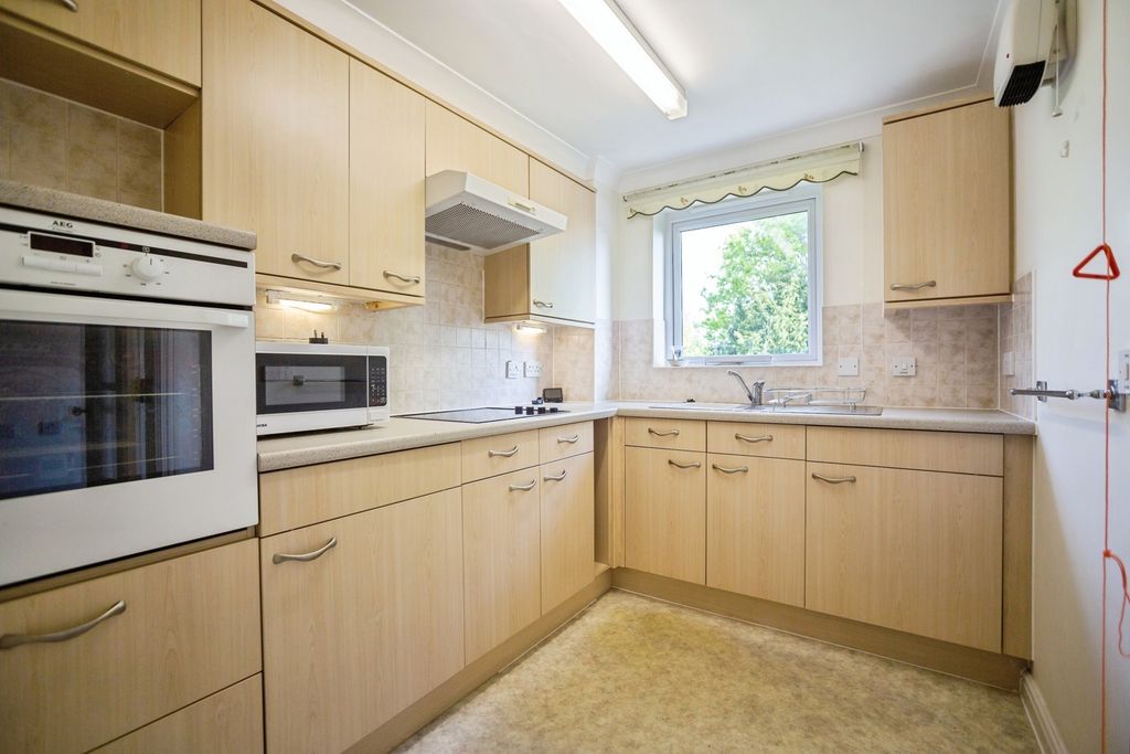Property photo 3 of 12 Kitchen
