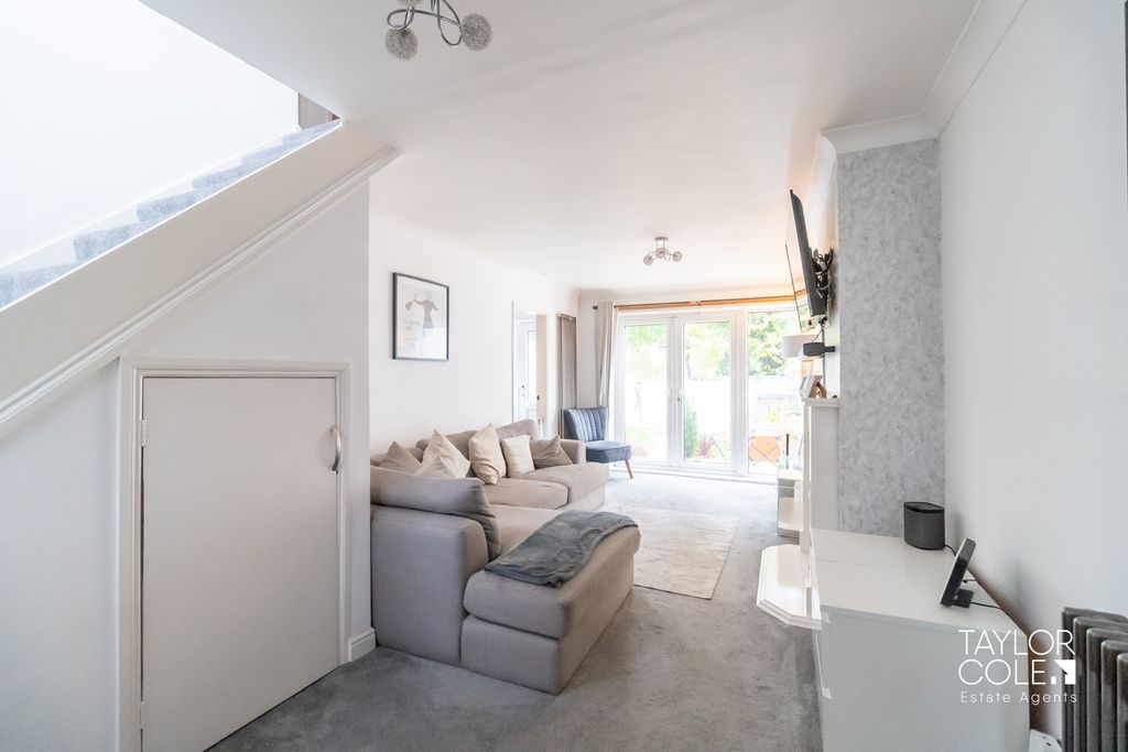 Property photo 2 of 27