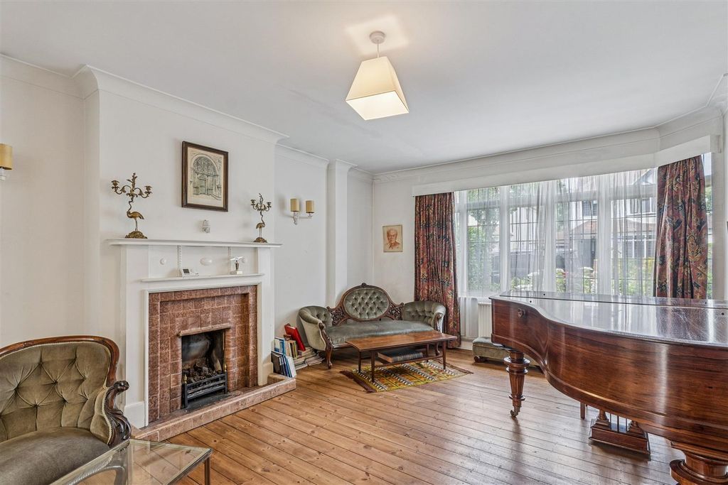 Property photo 2 of 16 For Sale - Kinnaird Avenue, W4