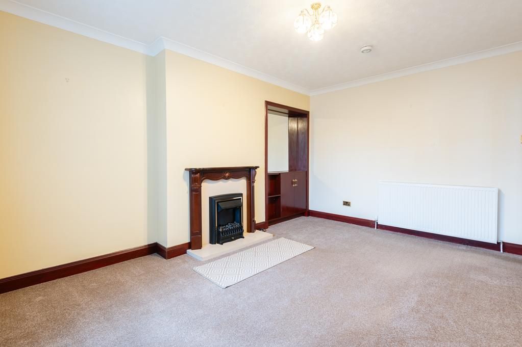 Property photo 3 of 17 Lev1476Pem Living Room Again.Jpg