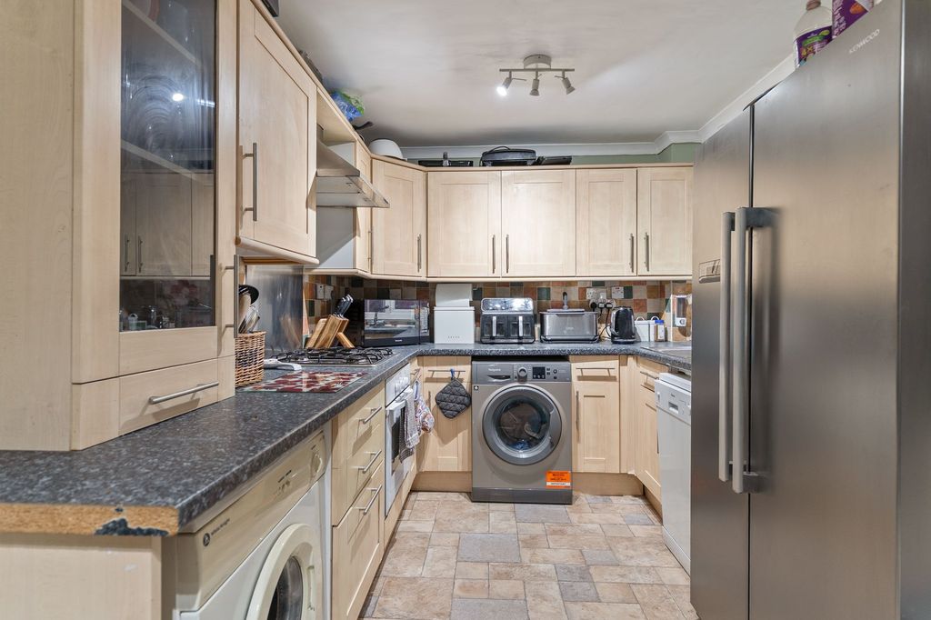 Property photo 2 of 20