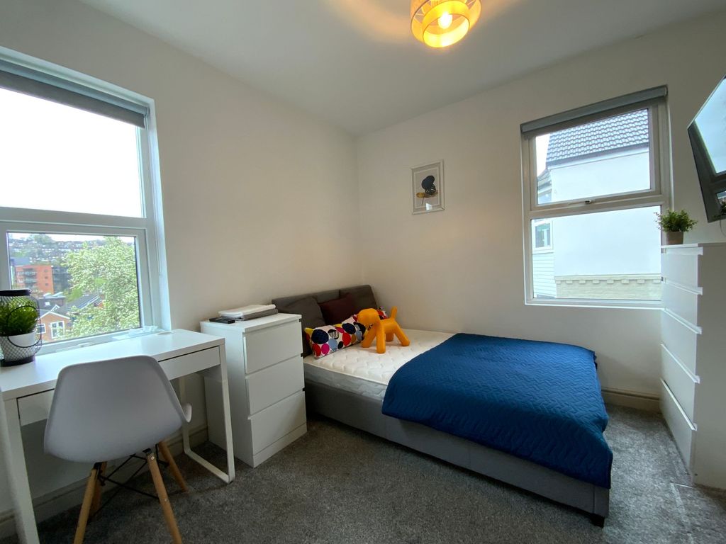 Property photo 3 of 7 Ensuite Bedroom 4