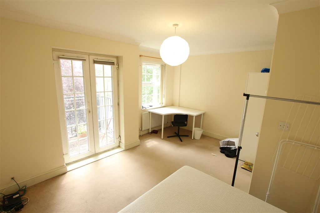 Property photo 2 of 10 Lounge