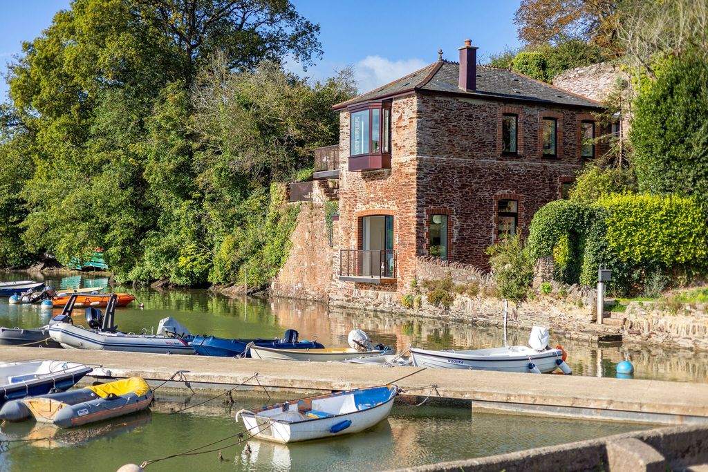 Property photo 2 of 25 The Boathouse