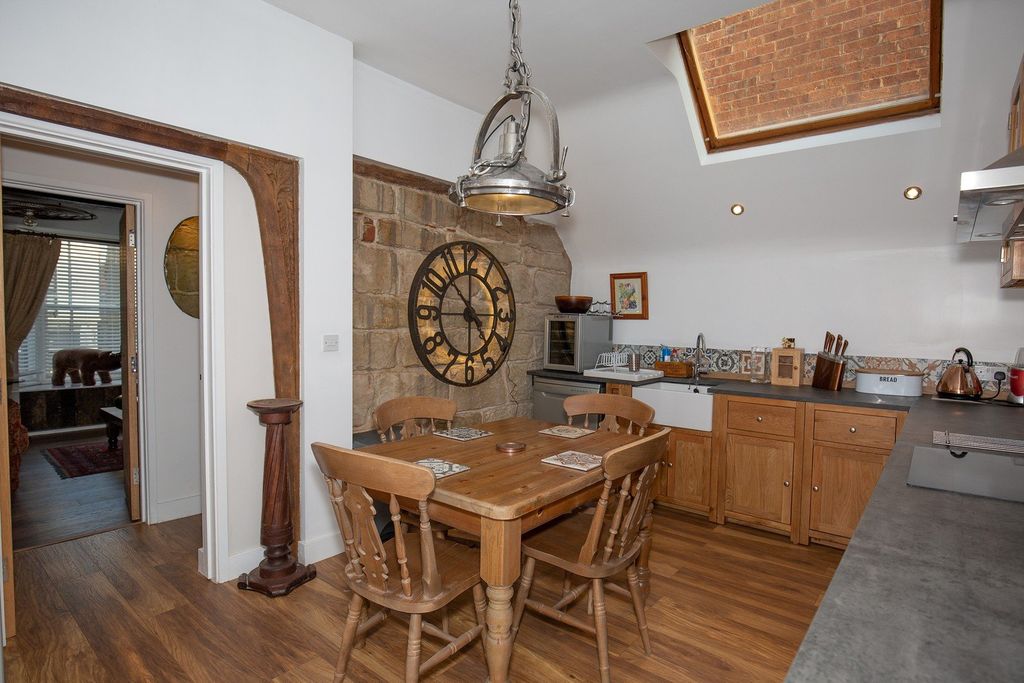 Property photo 3 of 9 Dining Kitchen