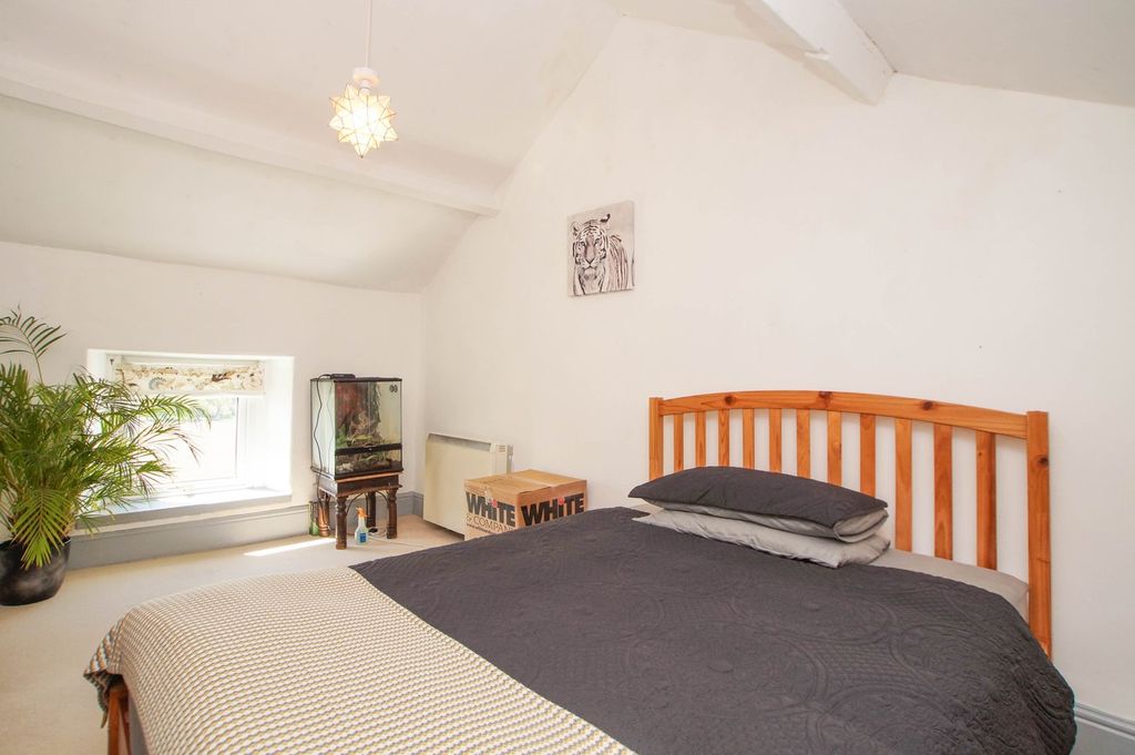 Property photo 3 of 18 Bedroom 3