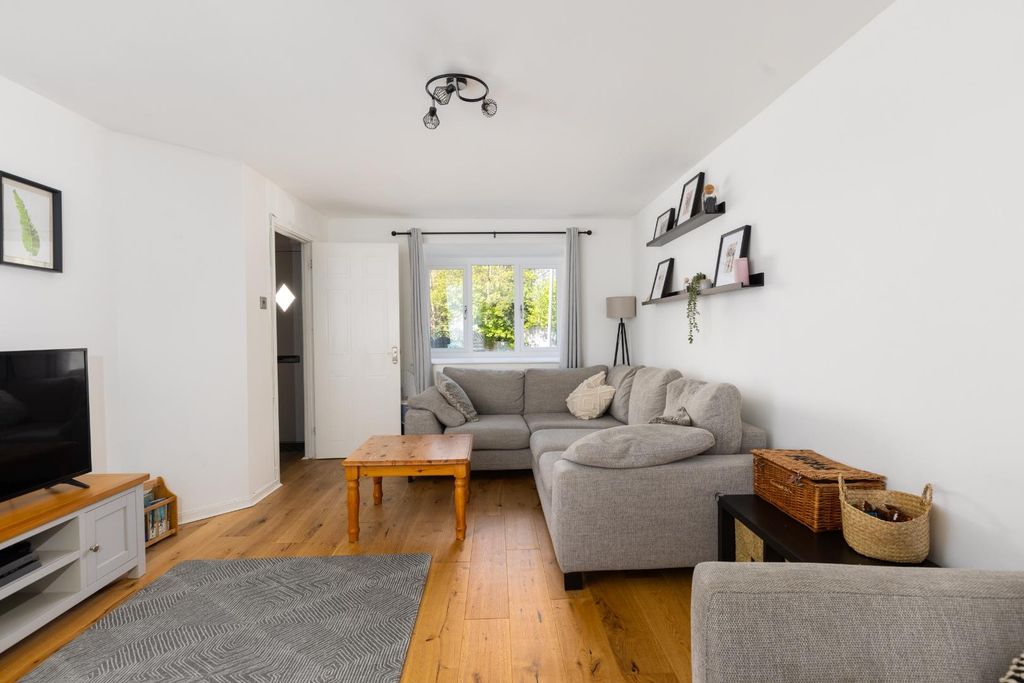 Property photo 1 of 18 1 Daws Court-16.Jpg