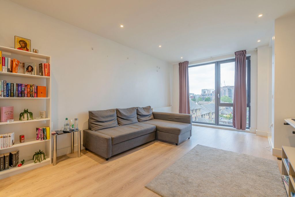 Property photo 1 of 11 8426044-Interior12-800