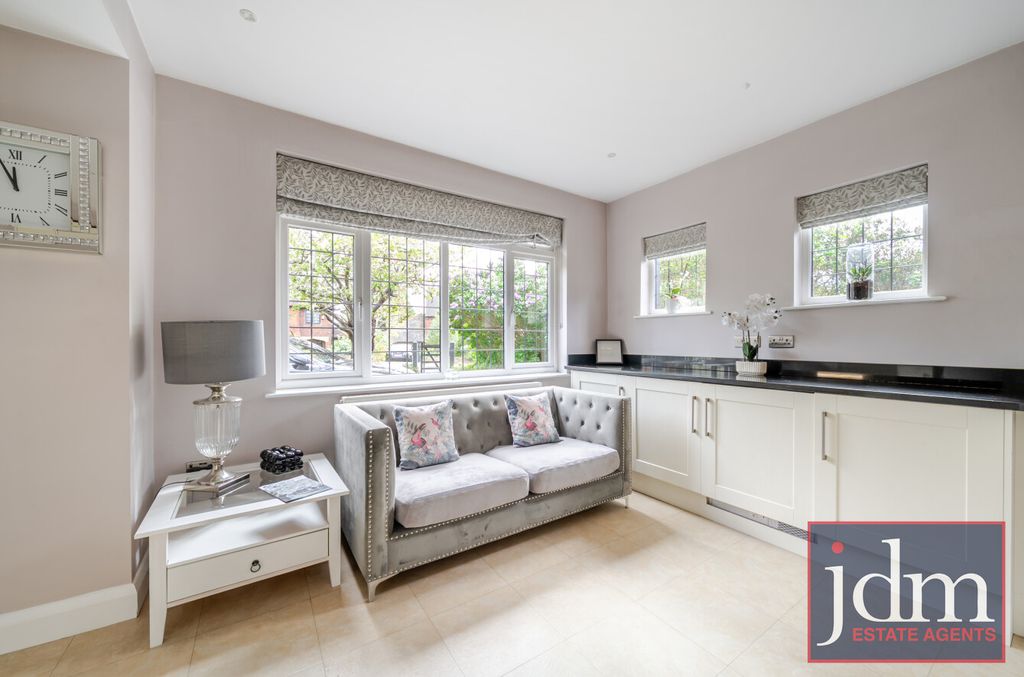 Property photo 3 of 34 83F23905-1d3A-41E...