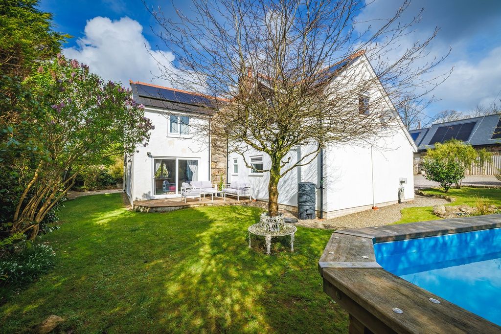 Property photo 2 of 40