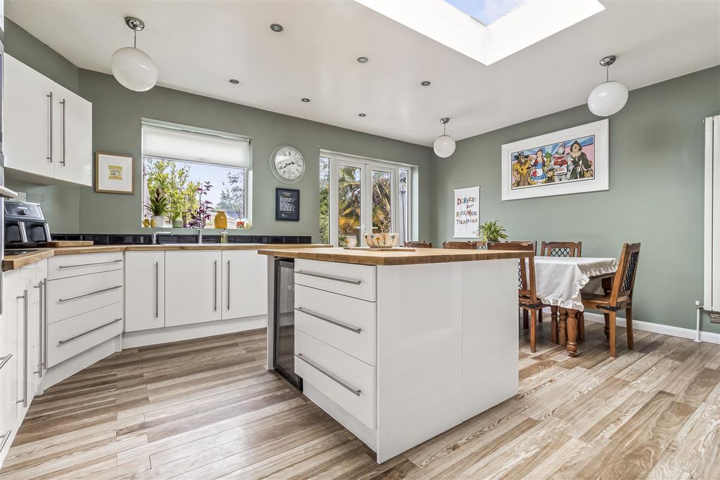 Property photo 2 of 29 1 Broomfield Avenue-012.Jpg