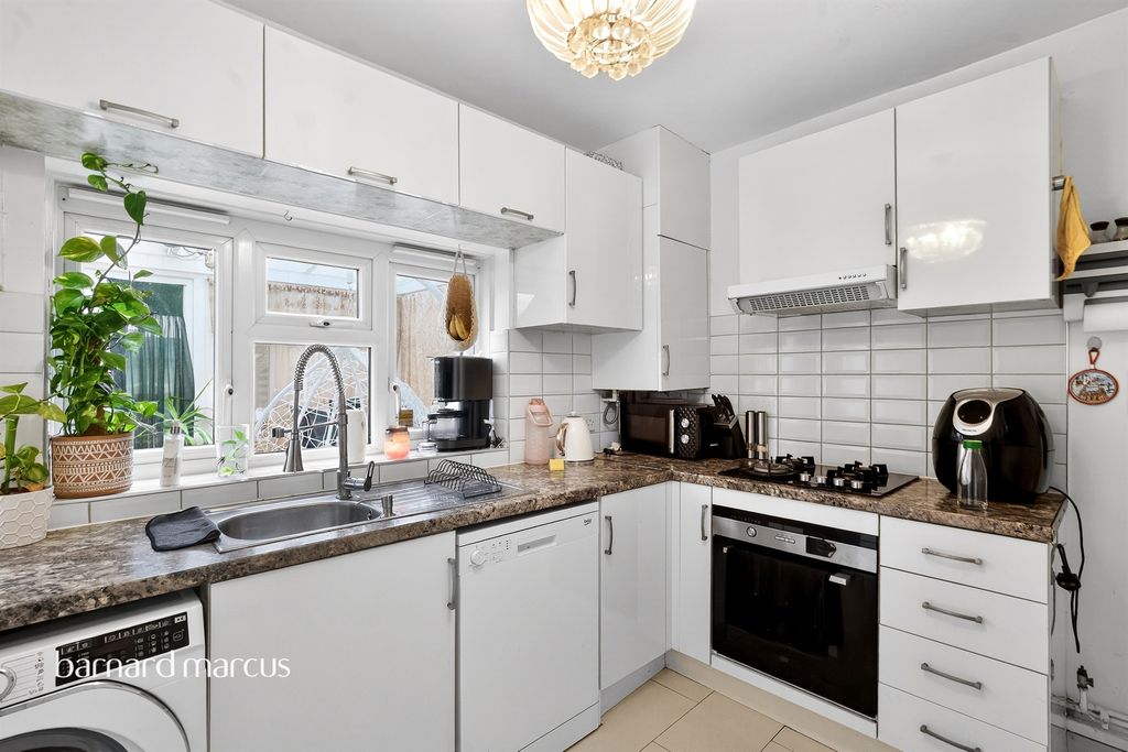 Property photo 3 of 23