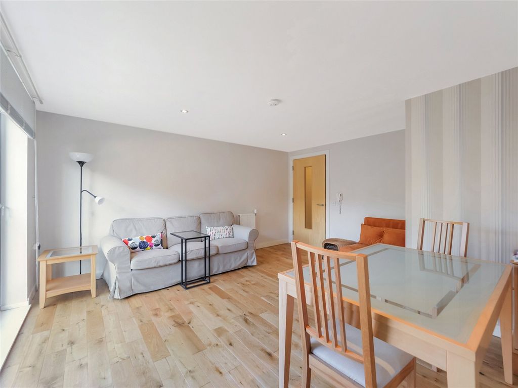 Property photo 2 of 19 Picture No. 16