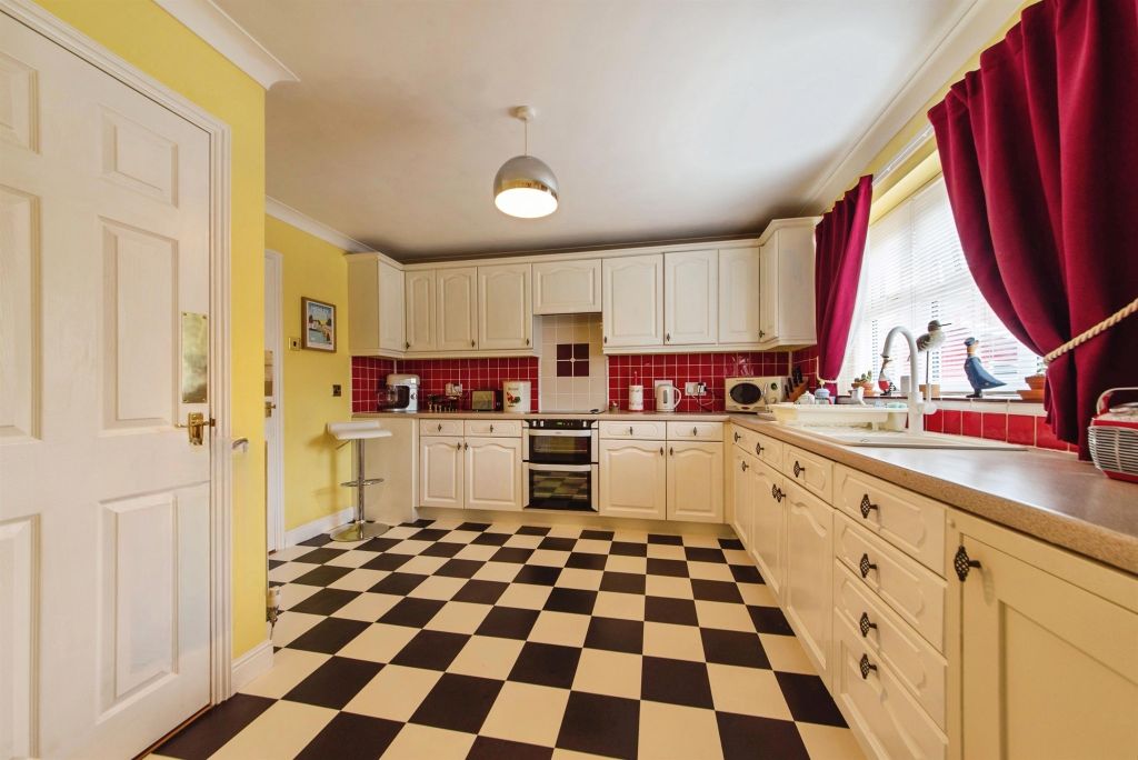 Property photo 2 of 27