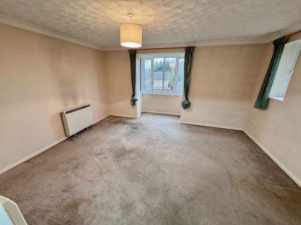 Property photo 3 of 12