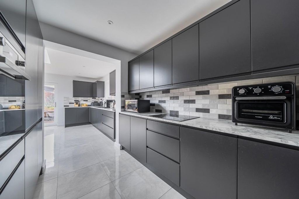 Property photo 3 of 16 1401249-19-697239A4c74Ef.Jpg