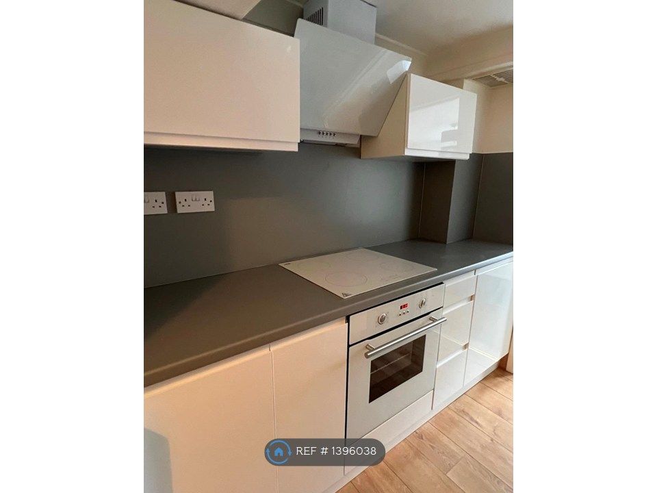 Property photo 1 of 9 Kitchen