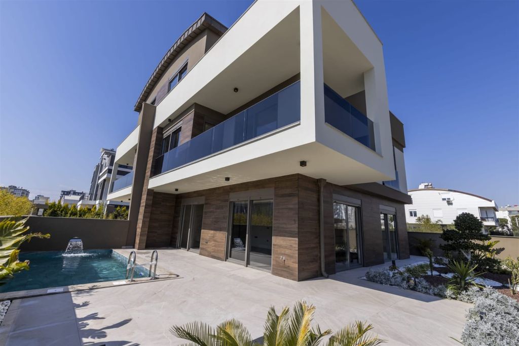 Property photo 1 of 19 Indulgent Antalya Property For Sale - A Modern Villa With Four Bedrooms