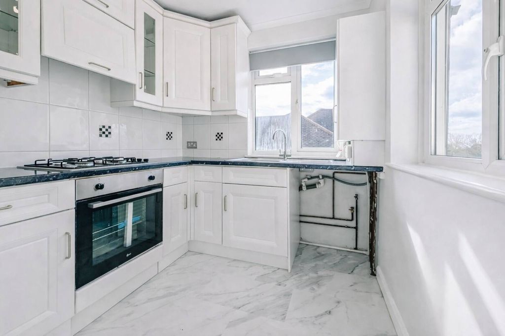 Property photo 1 of 7 Refurbished 2-Bed Flat With Private Garden | Morden Park