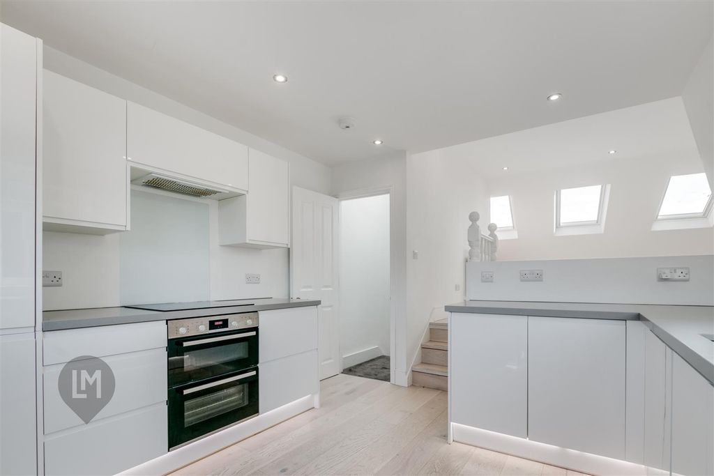 Property photo 3 of 7 Kitchen