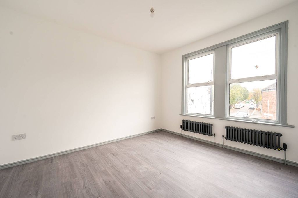 Property photo 2 of 6