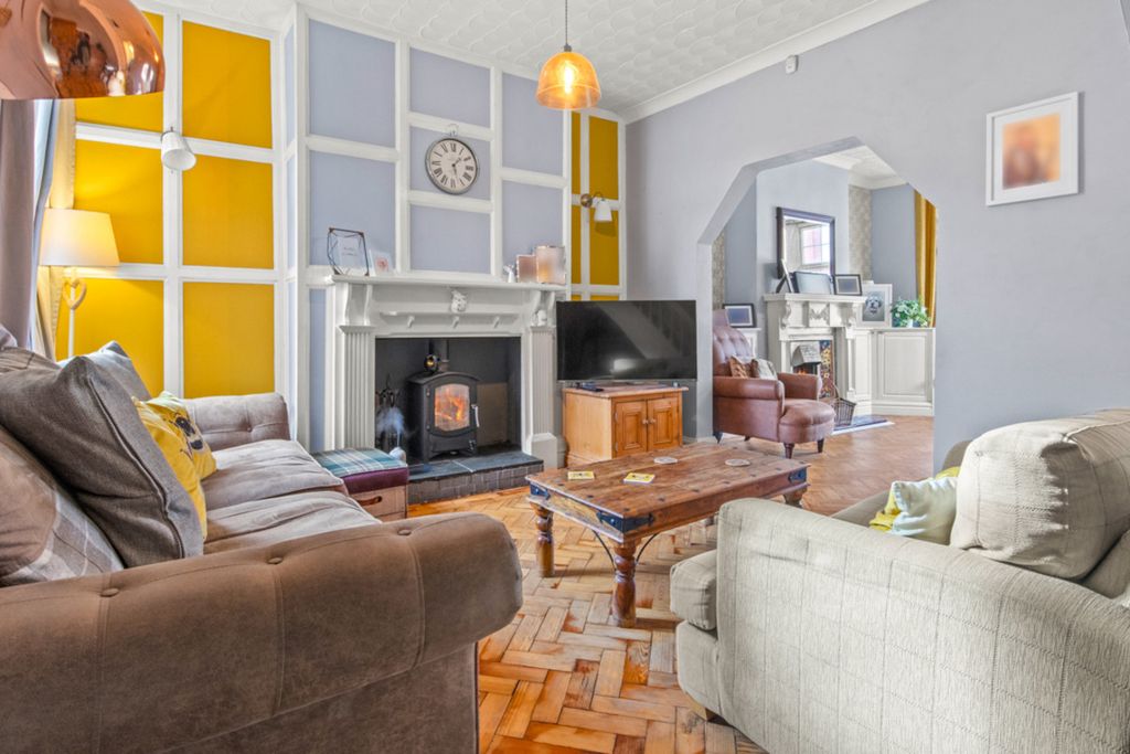 Property photo 2 of 29